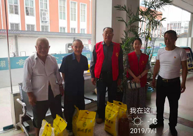 市工商联赴陈桥社区慰问困难党员