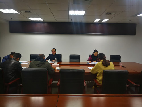 市工商联召开理论学习中心组（扩大）会议